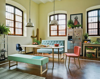 現代食堂のレストラン ブースの座席のソファーの家具の青色