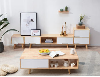 純木TVのキャビネットの茶テーブルの組合せのアパートの注文の家具の居間のフロア・キャビネット