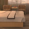 優雅なホテルの部屋の家具のナイトスタンドの一定の木の寝室続き